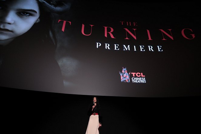 Guwernantka - Z imprez - Premiere of THE TURNING at the TCL Chinese Theater in Hollywood, CA on Tuesday, January 21, 2020