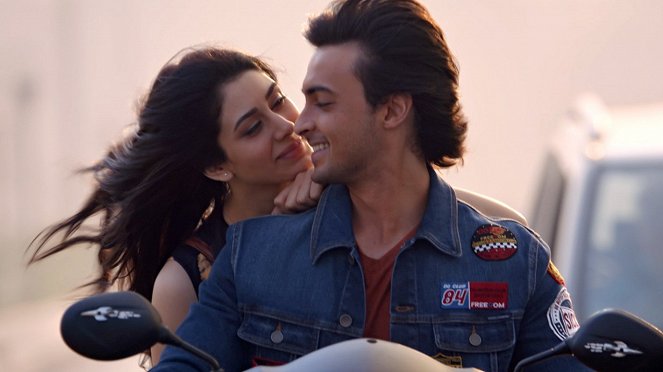 Loveyatri - a Journey of Love - Z filmu - Warina Hussain, Aayush Sharma