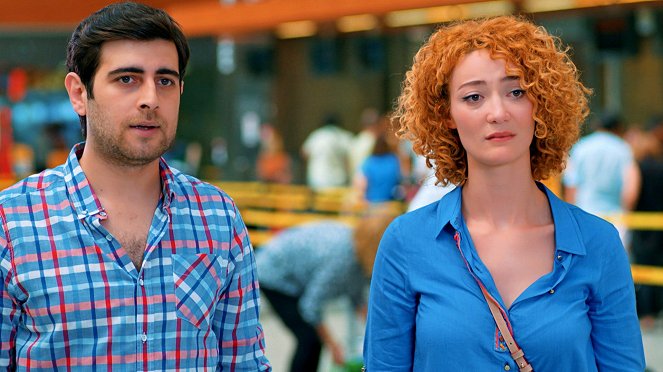 Beziehungsstatus: kompliziert! - Episode 1 - Filmfotos - Mert Türkoğlu, Özlem Öçalmaz