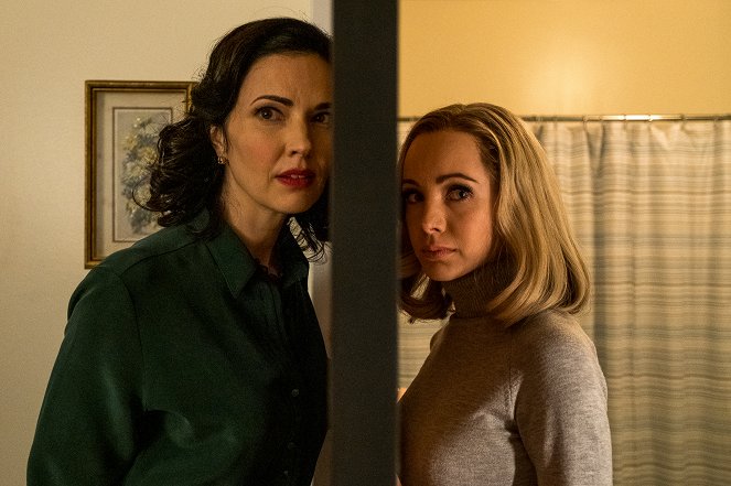 Project Blue Book - What Lies Beneath - Filmfotos - Laura Mennell, Ksenia Solo