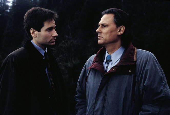 The X-Files - Shapes - Photos - David Duchovny, Michael Horse