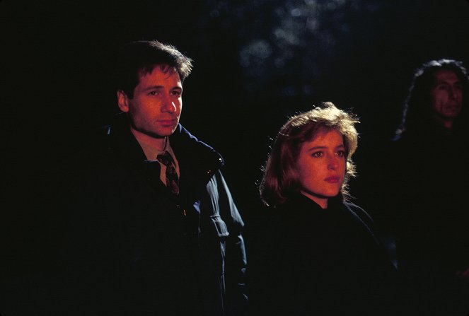 The X-Files - Shapes - Photos - David Duchovny, Gillian Anderson