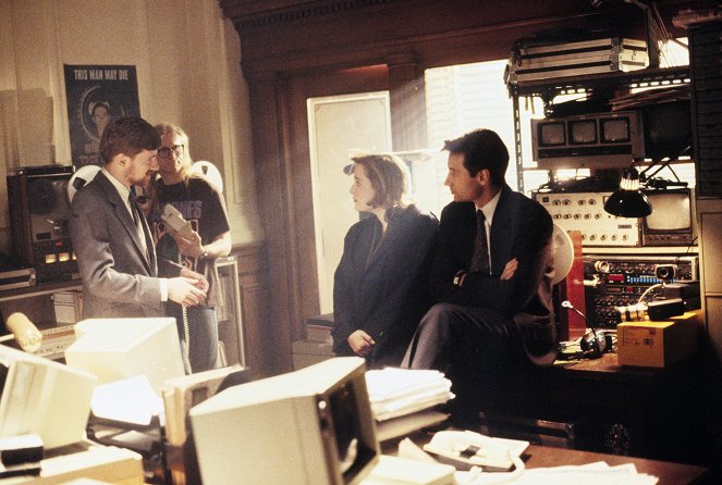 The X-Files - E.B.E - Van film - Bruce Harwood, Dean Haglund, Gillian Anderson, David Duchovny