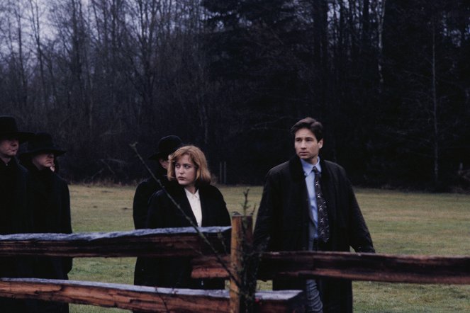 The X-Files - Season 1 - Gender Bender - Photos - Gillian Anderson, David Duchovny