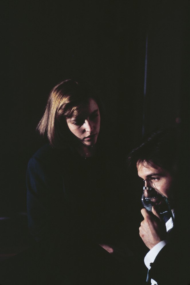 The X-Files - Fire - Photos - Gillian Anderson, David Duchovny