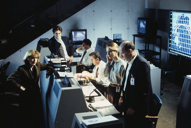 The X-Files - Espace - Film - Gillian Anderson, David Duchovny, Terry David Mulligan, Susanna Thompson, Ed Lauter