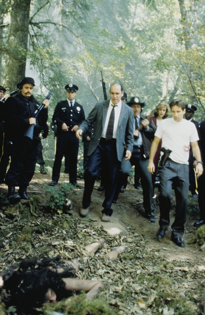 The X-Files - The Jersey Devil - Photos - Gregory Sierra, David Duchovny