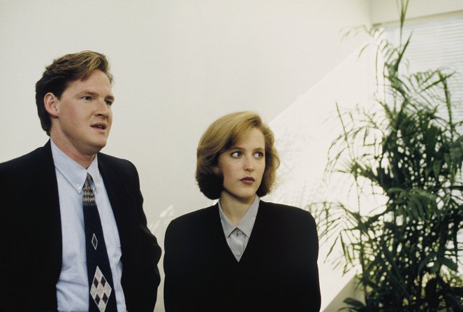 The X-Files - Squeeze - Photos - Donal Logue, Gillian Anderson
