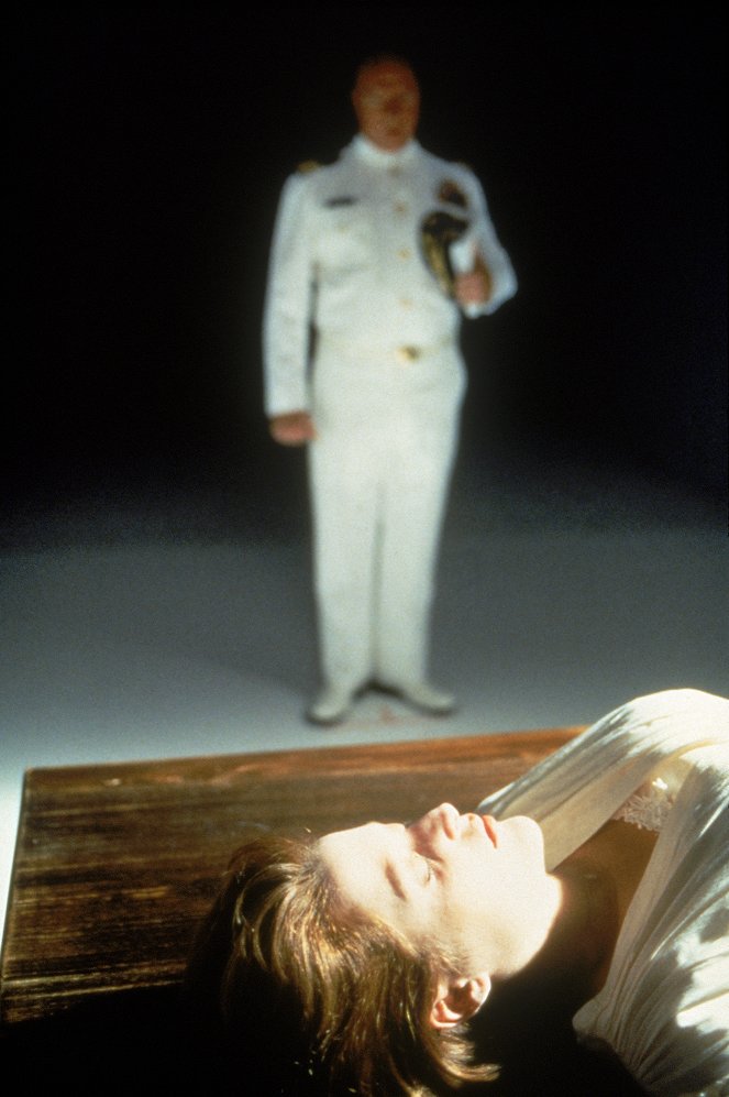 The X-Files - Season 2 - One Breath - Photos - Gillian Anderson