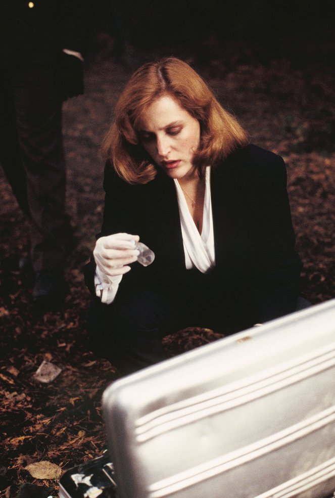 The X-Files - Red Museum - Photos - Gillian Anderson
