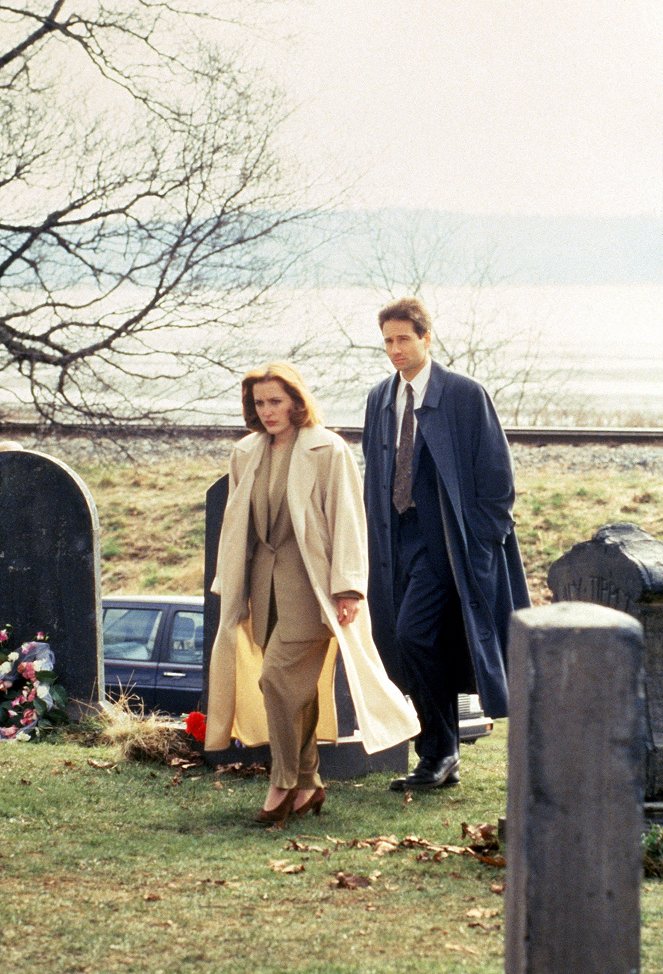 The X-Files - Humbug - Van film - Gillian Anderson, David Duchovny