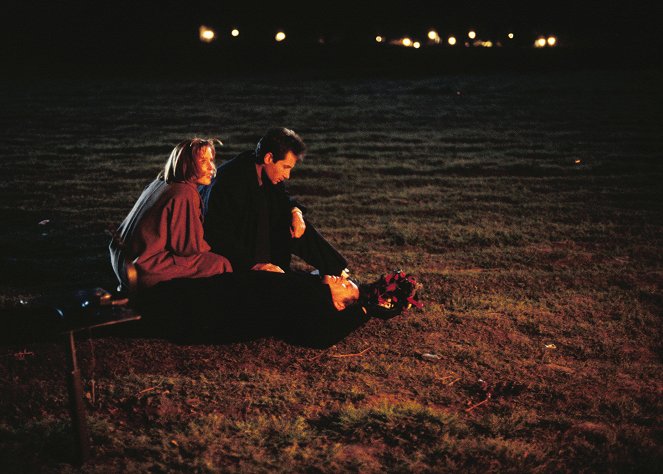 The X-Files - Our Town - Photos - Gillian Anderson, David Duchovny