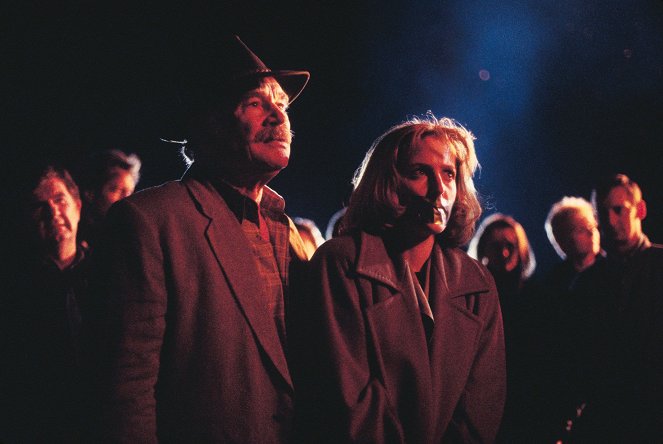 The X-Files - Une petite ville tranquille - Film - John Milford, Gillian Anderson