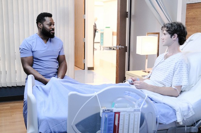 The Resident - Support System - Van film - Malcolm-Jamal Warner, Connor Paolo