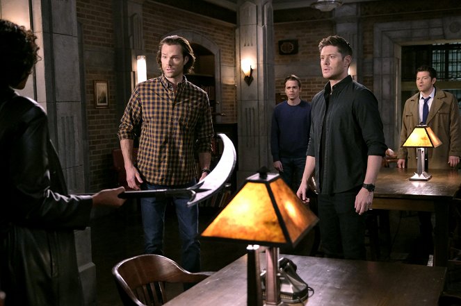 Supernatural - Season 15 - Galaxy Brain - Photos - Jared Padalecki, Alexander Calvert, Jensen Ackles, Misha Collins