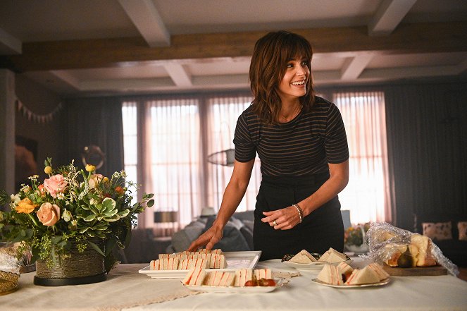 A Million Little Things - Season 2 - Mothers and Daughters - Photos - Stephanie Szostak