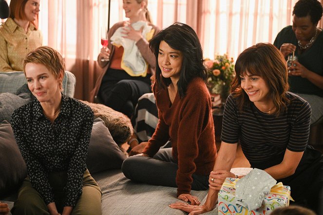A Million Little Things - Mothers and Daughters - Van film - Allison Miller, Grace Park, Stephanie Szostak