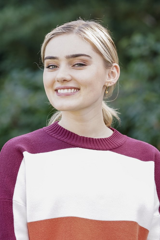 American Housewife - A Very English Scandal - Making of - Meg Donnelly