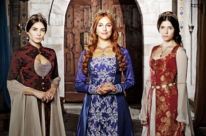 Muhteşem Yüzyıl - Promokuvat - Nur Fettahoğlu, Meryem Uzerli, Selma Ergeç