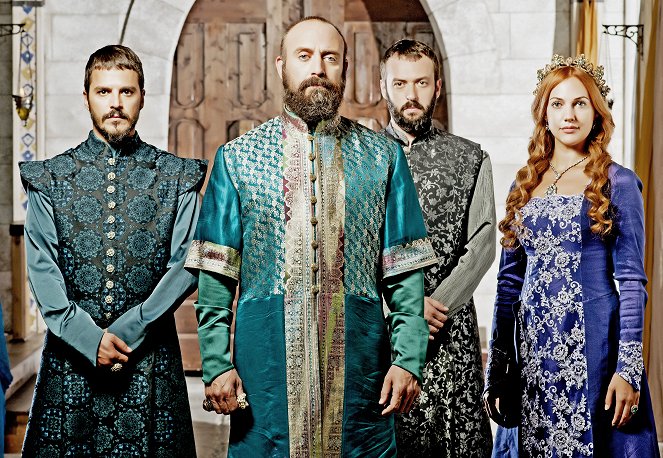 Muhteşem Yüzyıl - Werbefoto - Mehmet Günsür, Halit Ergenç, Okan Yalabık, Meryem Uzerli