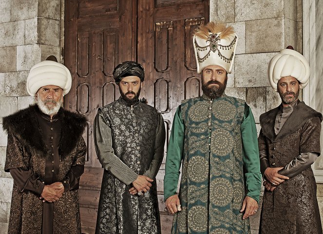 Muhteşem Yüzyıl - Werbefoto - Tuncel Kurtiz, Okan Yalabık, Halit Ergenç, Ozan Güven