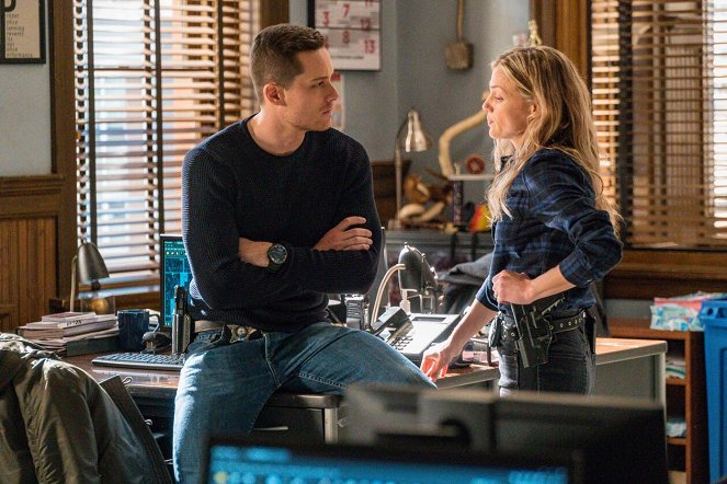 Chicago Police Department - Sous les coups - Film - Jesse Lee Soffer, Tracy Spiridakos