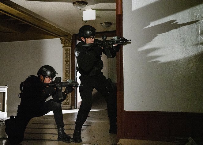 SWAT - Különleges egység - Bilincs és karperec - Filmfotók - David Lim, Alex Russell