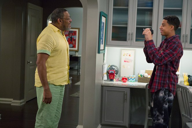 Black-ish - Dr. Hell No - Photos - Laurence Fishburne, Marcus Scribner