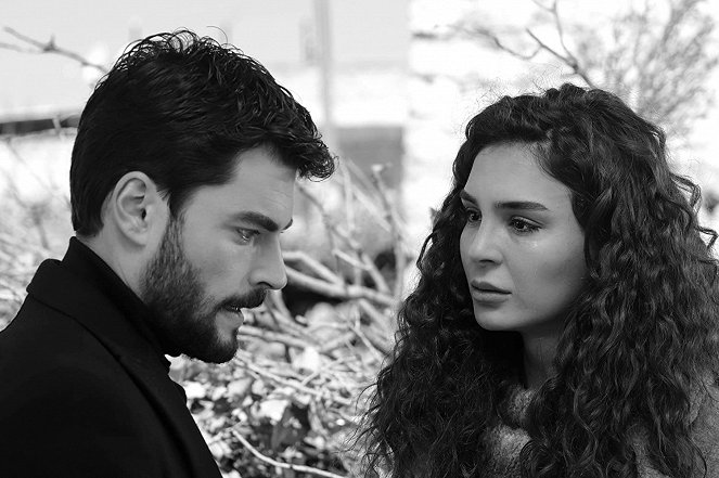 Hercai - Episode 23 - De la película - Akın Akınözü, Ebru Şahin