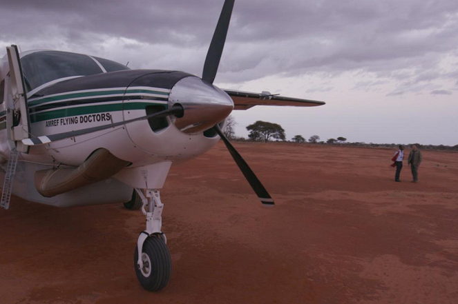 Médecines d'ailleurs - Season 3 - Kenya - Les ambulances du ciel - De la película