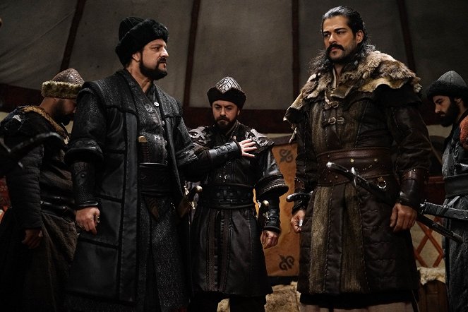 Kuruluş: Osman - Season 1 - Episode 10 - Kuvat elokuvasta - Ragıp Savaş, Eren Hacısalihoğlu, Burak Özçivit