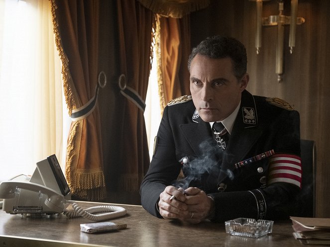 The Man in the High Castle - Season 4 - Fire from the Gods - Photos - Rufus Sewell