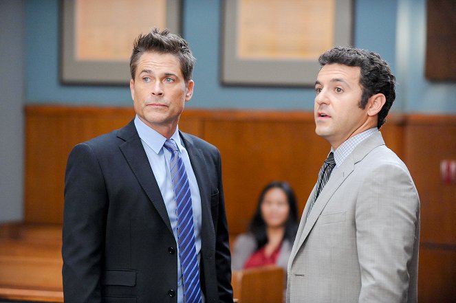 The Grinder - Blood Is Thicker Than Justice - De la película - Rob Lowe, Fred Savage