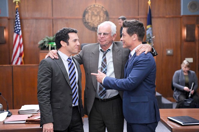 The Grinder - Blood Is Thicker Than Justice - Z filmu - Fred Savage, William Devane, Rob Lowe