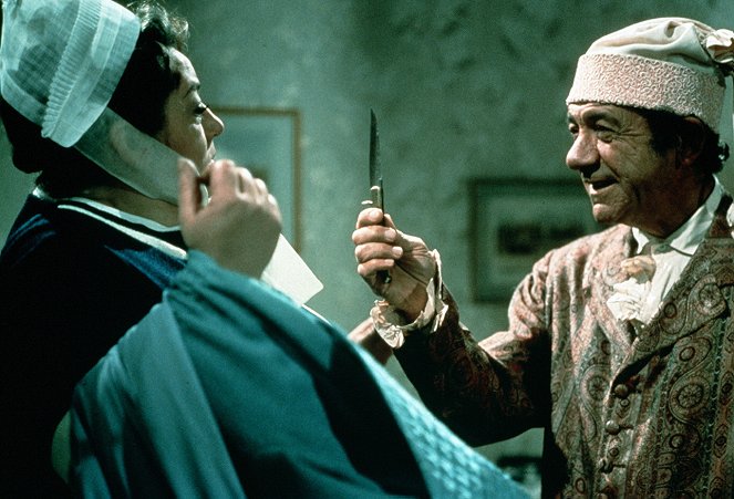 Carry on Again Doctor - De filmes - Sidney James