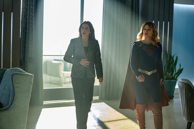 Supergirl - Ochroniarz - Z filmu - Julie Gonzalo, Melissa Benoist