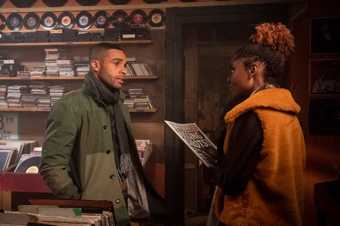 Katy Keene - Chapter Five: Song for a Winter's Night - Van film - Lucien Laviscount, Ashleigh Murray