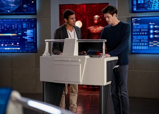 The Flash - Death of the Speed Force - Photos - Keiynan Lonsdale, Grant Gustin
