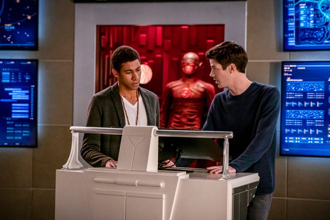 The Flash - Death of the Speed Force - Photos - Keiynan Lonsdale, Grant Gustin