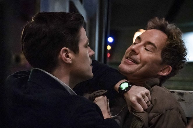 The Flash - The Exorcism of Nash Wells - Photos - Grant Gustin, Tom Cavanagh