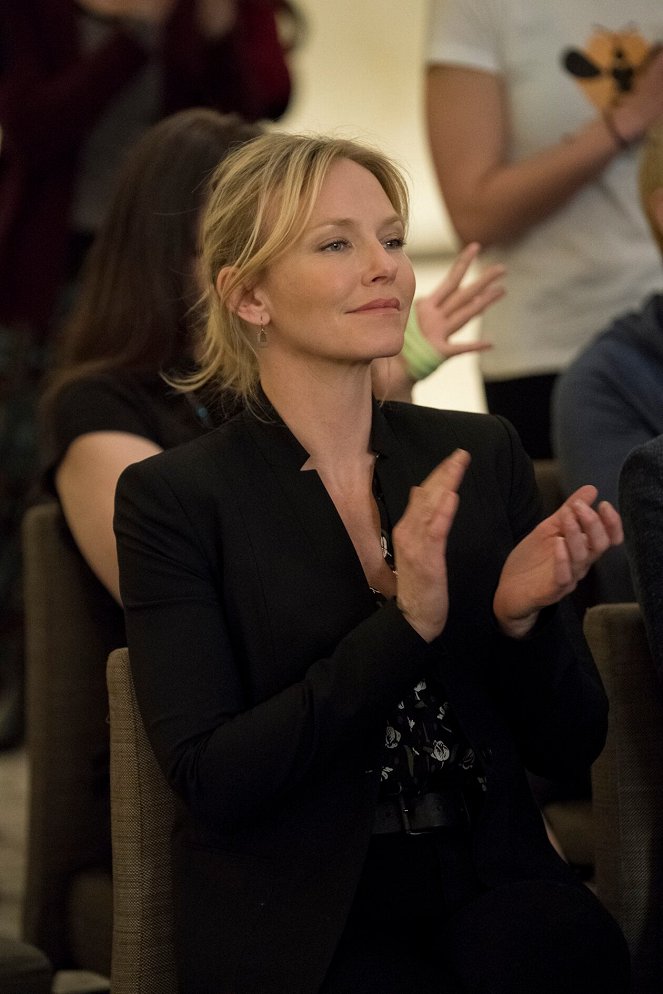 Law & Order: Special Victims Unit - Swimming with the Sharks - Photos - Kelli Giddish
