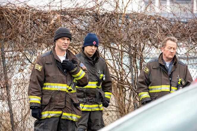 Chicago Fire - The Tendency of a Drowning Victim - Van film - Jesse Spencer, Christian Stolte