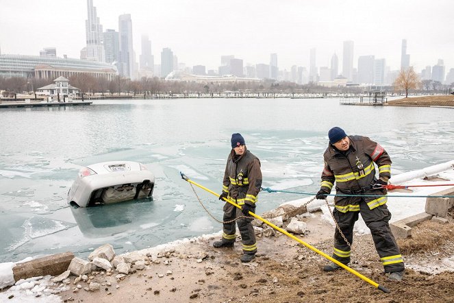 Chicago Fire - The Tendency of a Drowning Victim - Van film