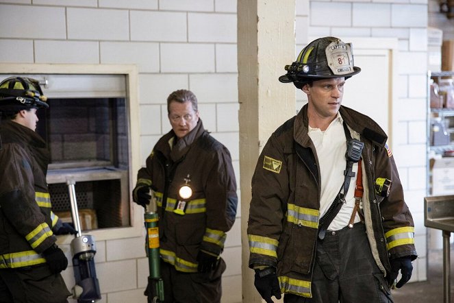 Chicago Fire - The Tendency of a Drowning Victim - Photos - Jesse Spencer