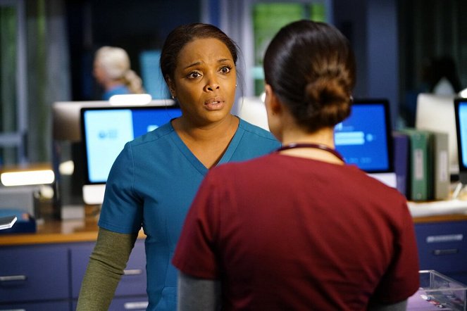 Chicago Med - Pain is for the Living - Photos - Marlyne Barrett