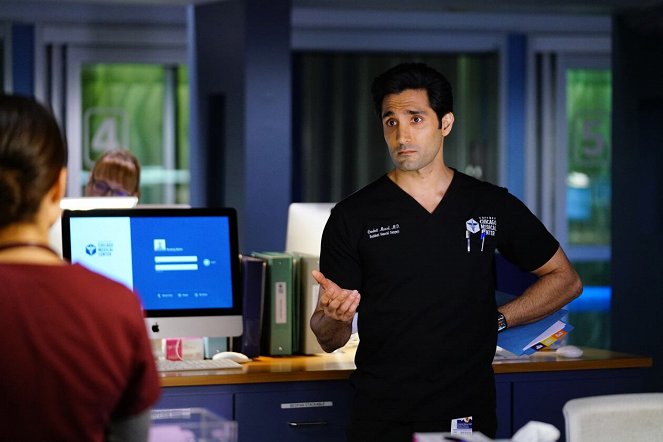 Chicago Med - Pain is for the Living - Photos
