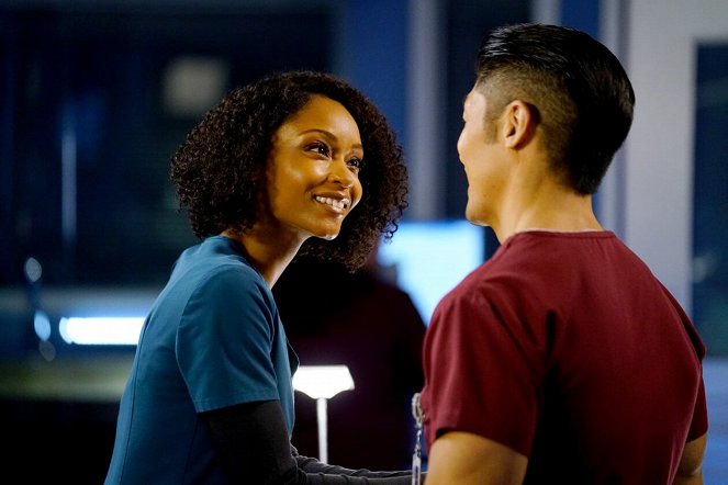 Chicago Med - Pain is for the Living - Photos - Yaya DaCosta