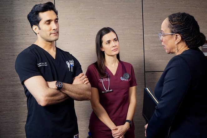 Chicago Med - It May Not Be Forever - Photos - Torrey DeVitto, S. Epatha Merkerson