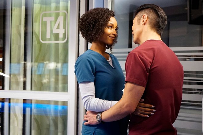 Chicago Med - It May Not Be Forever - Photos - Yaya DaCosta