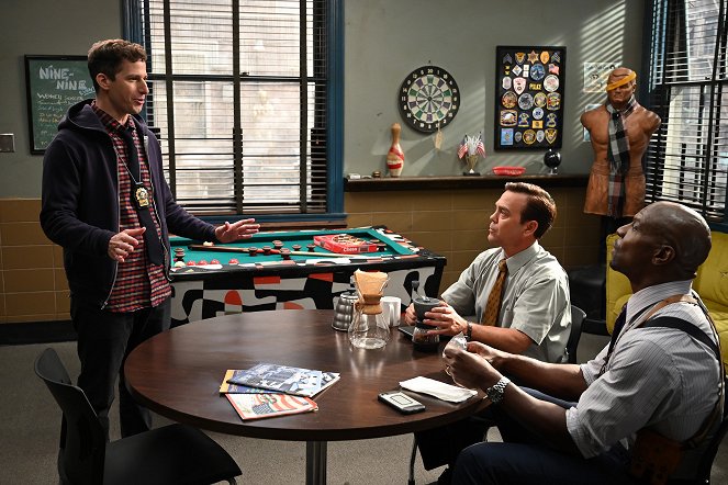Brooklyn Nine-Nine - Season 7 - Ding Dong - Photos - Andy Samberg, Joe Lo Truglio, Andre Braugher